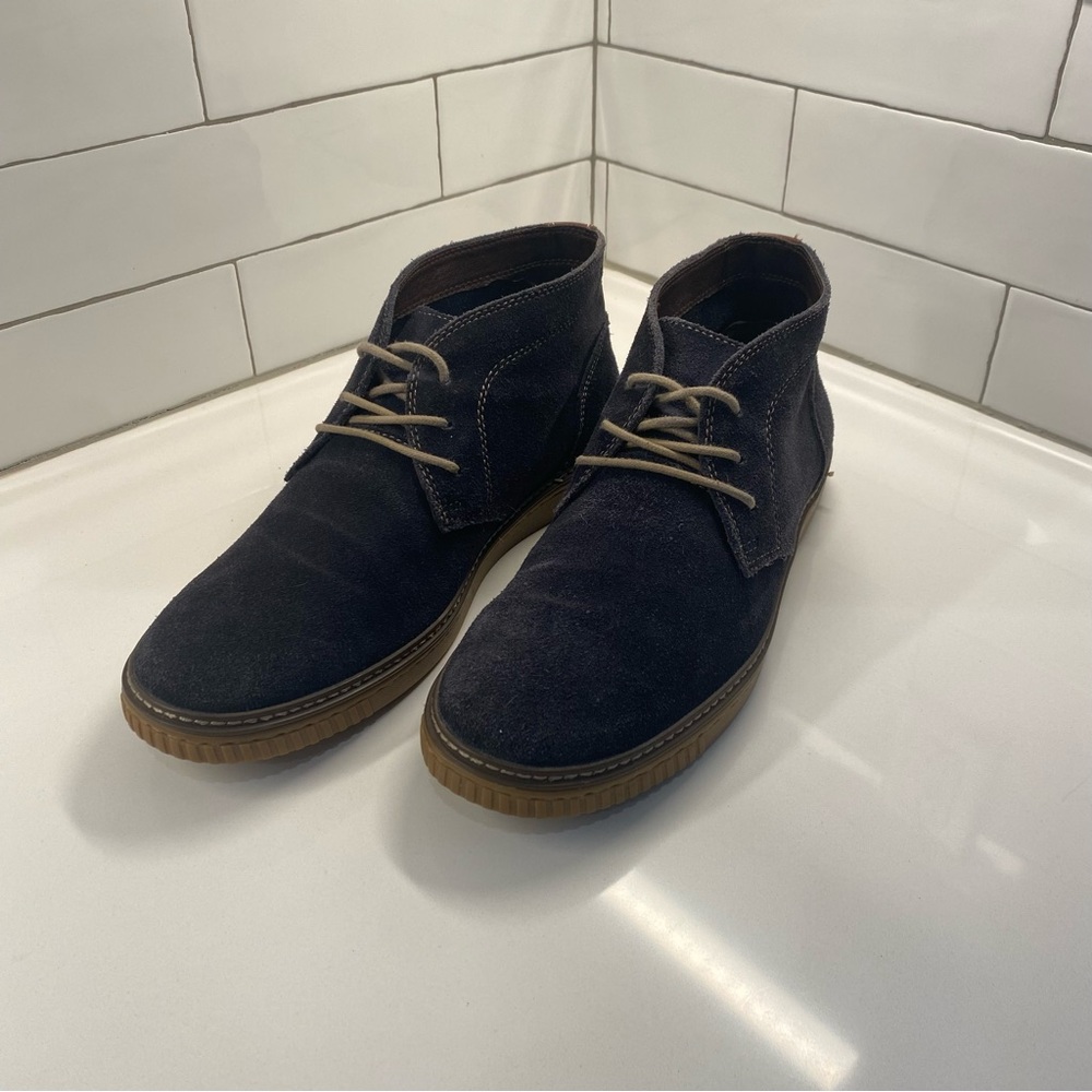 Johnston & Murphy Men’s Suede Chukka Boots in Navy with Tan Sole size 10.5M